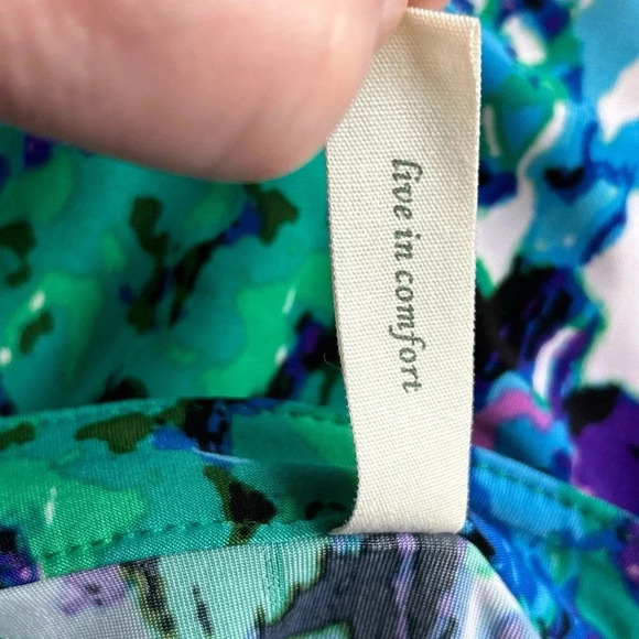 LA Cera Women's 1X Slinky Blouse Arsty Popover Colorful Pleats Stretch V Neck‎ - Picture 13 of 14